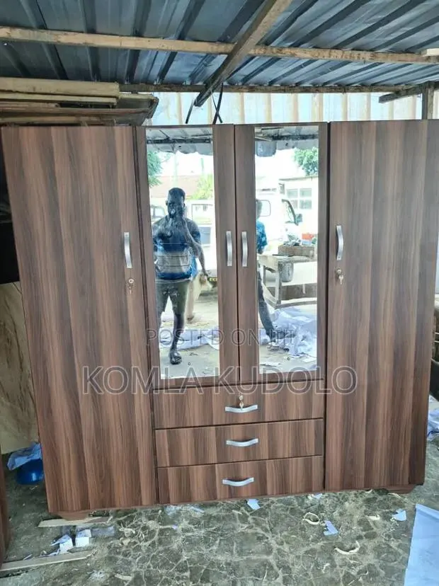 Wardrobe 4in 1 · Photo 1