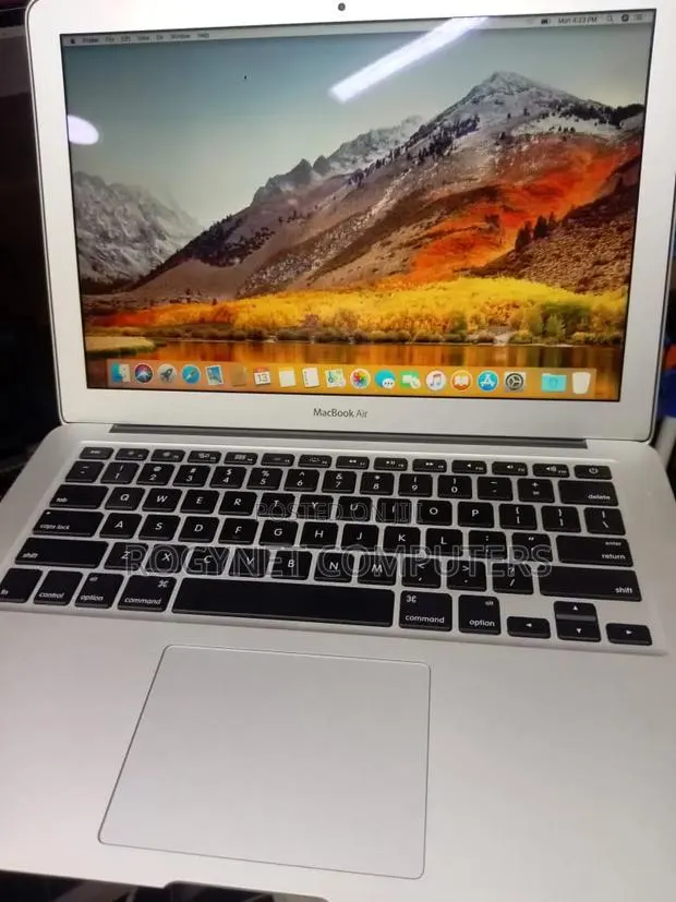 Laptop Apple MacBook Air 2011 2GB Intel Core i5 SSD 128GB · Photo 1
