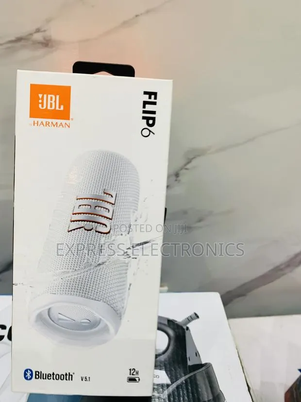 Quality Sleek White Flip 6 Bluetooth Speaker · Photo 1