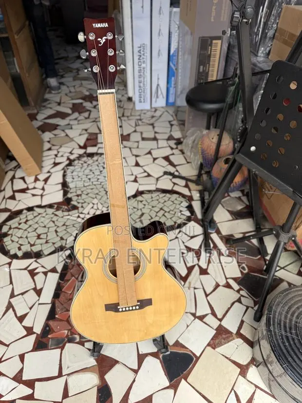 Yamaha Semi Acoustic Guitar · Photo 1