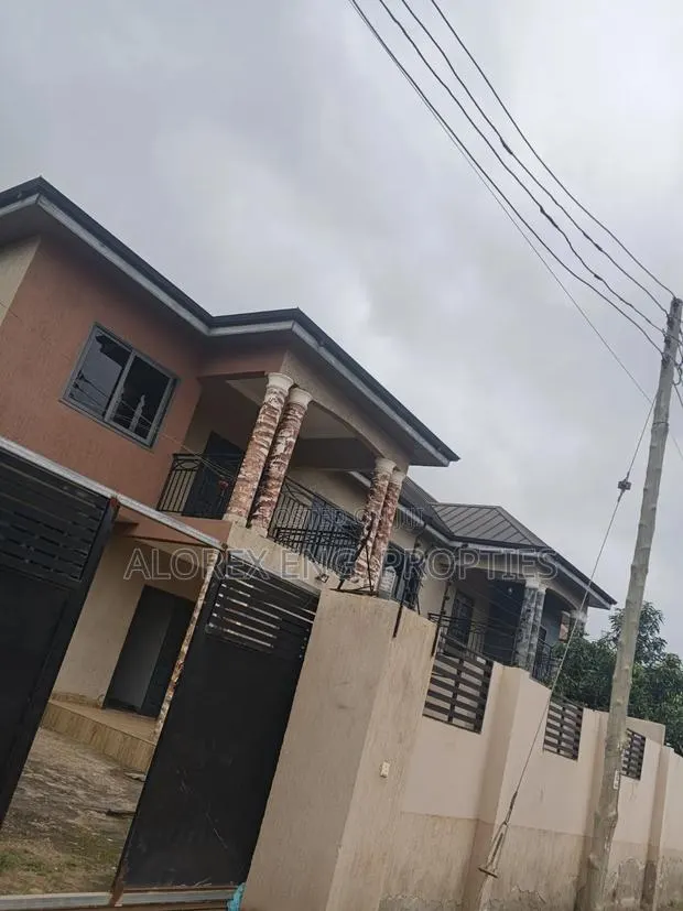 5bdrm Duplex in Pantang Hospital, Pentecost for rent · Photo 1