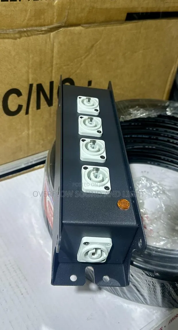 Powercon Power Splitter Box · Photo 1