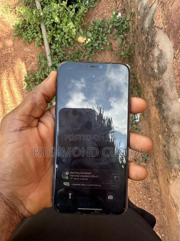 Apple iPhone 11 Pro Max 256 GB Gray · Photo 1