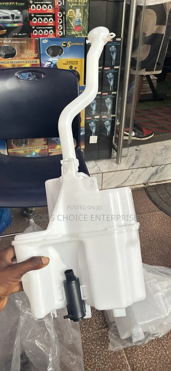 Wiper Bottle Rav-4 2020-2021-2023-2024 · Photo 1