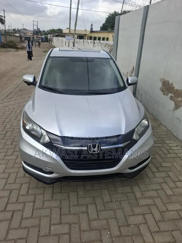Honda HR-V 2017 Silver · Photo 1