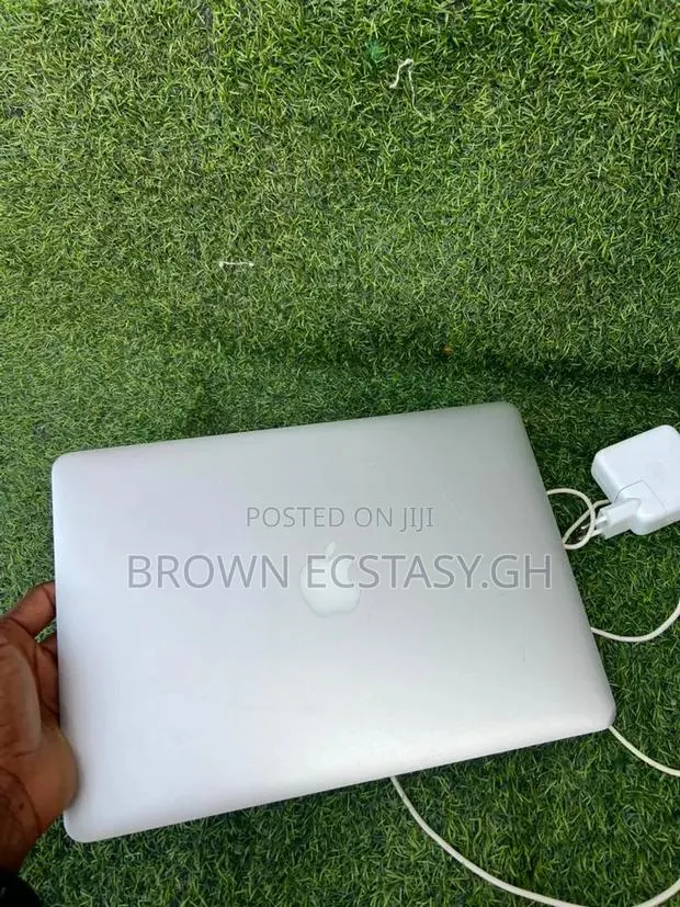 Laptop Apple MacBook Air 2017 8GB Intel Core i5 SSD 128GB · Photo 1