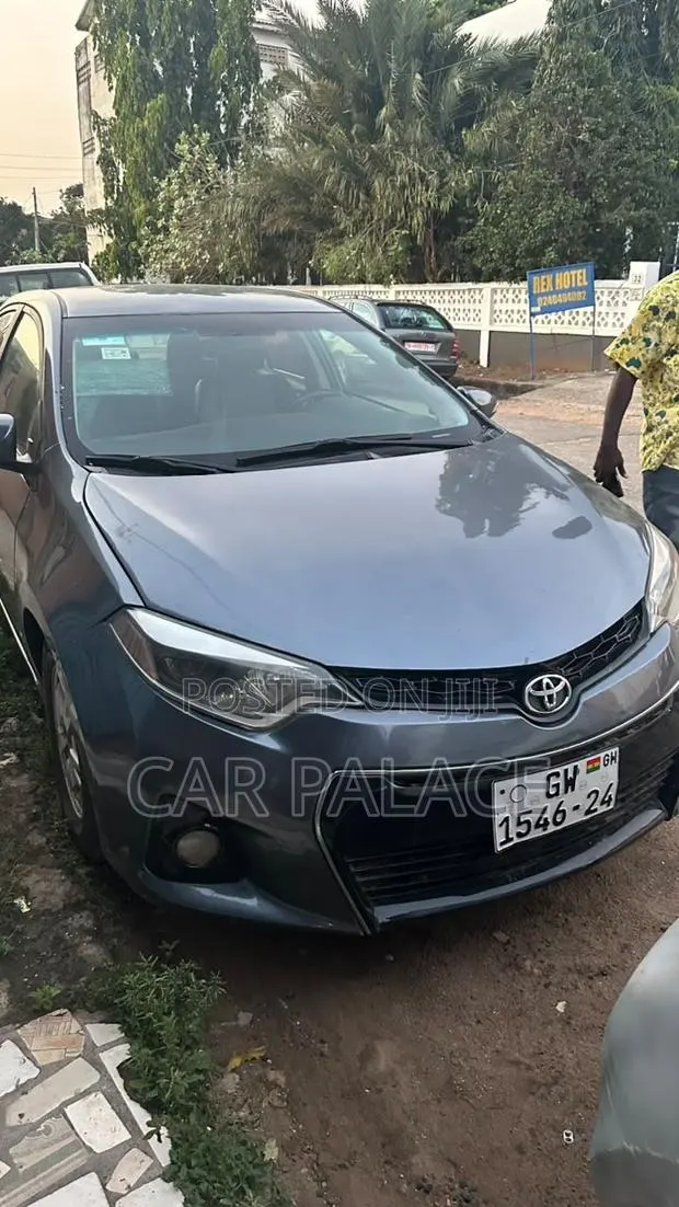 Toyota Corolla S 4dr Sedan (1.8L 4cyl CVT) 2015 Gray · Photo 1