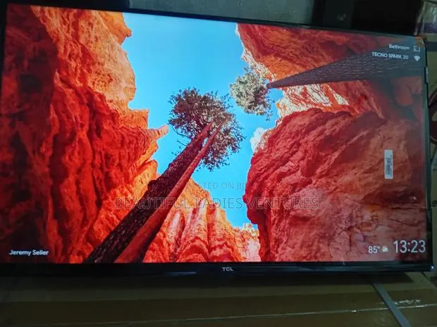 TCL 32inches Qled Google TV · Photo 1