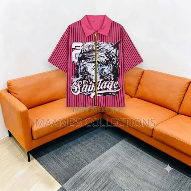 Men’s Graphic Print Front Zip Short Sleeve Shirt · Photo 1