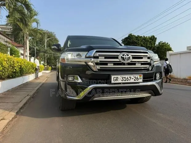 Executive Toyota Land Cruiser V8 Rental – Sleek Powerful · Photo 1