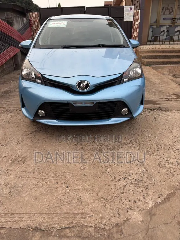Toyota Vitz 1.3 AWD 3dr 2016 Blue · Photo 1