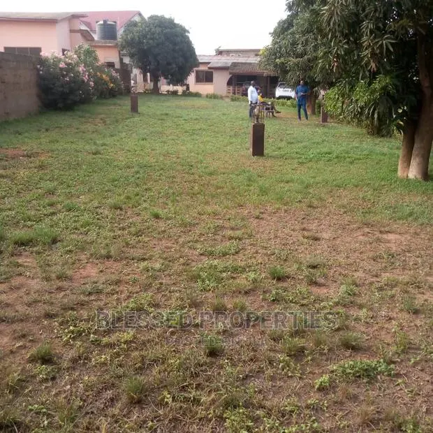 Land and House · Photo 1