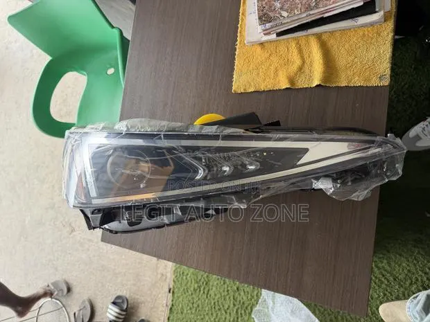 Hyundai Elantra 2019,2020, Headlight Available · Photo 1