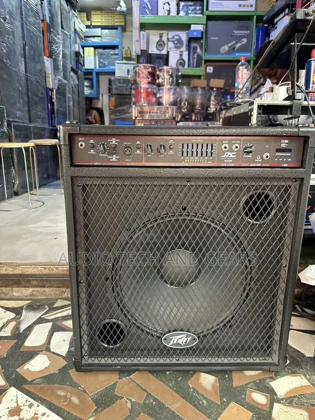 Peavey Ba-300 Bass Guitar Combo · Photo 1