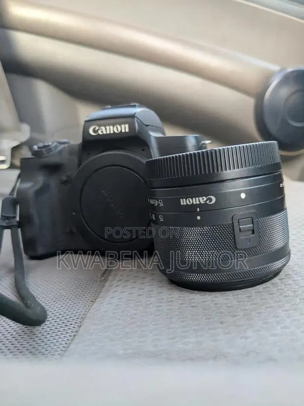 Canon M50, Lens, With Batteries and Charger · Photo 1