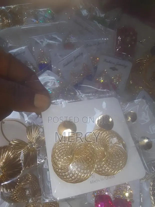 Jewellery and Hand Bracelet · Photo 1