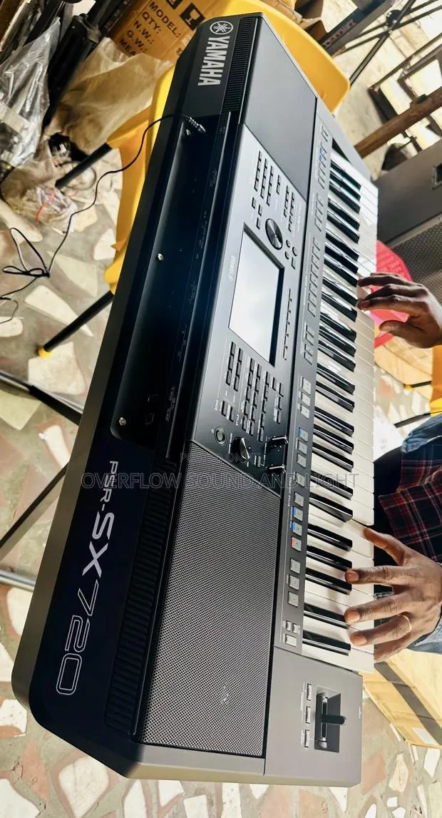 Yamaha PSR-Sx720 Digital Arranger Workstation 61 Keys · Photo 1