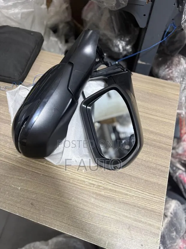 Honda CRV 2017,2018,2019,2020,2021 Mirror Sensor With Light Pair · Photo 1