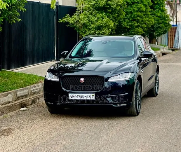 Jaguar XE 2018 Black · Photo 1