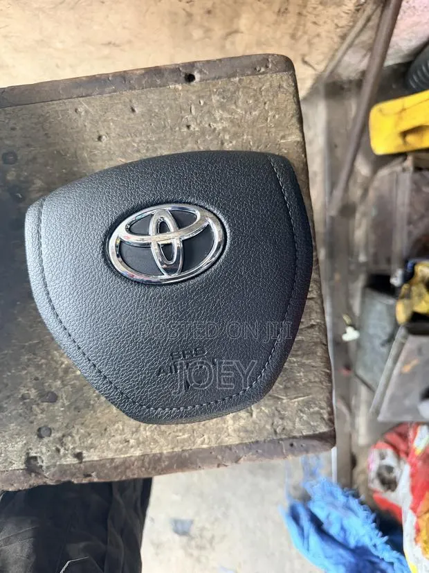 Corolla 13-17 Air Bag Cover Available · Photo 1