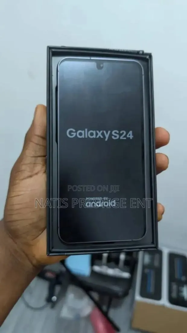 New Samsung Galaxy S24 256 GB Black · Photo 1