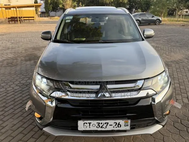 Mitsubishi Outlander SE FWD 2018 Gray · Photo 1