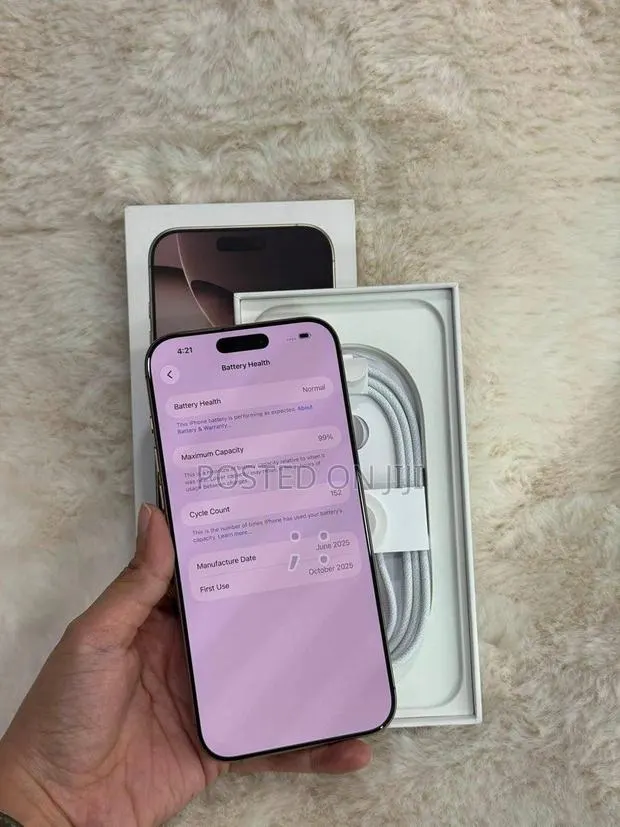Apple iPhone 16 Pro Max 256 GB Gold · Photo 1