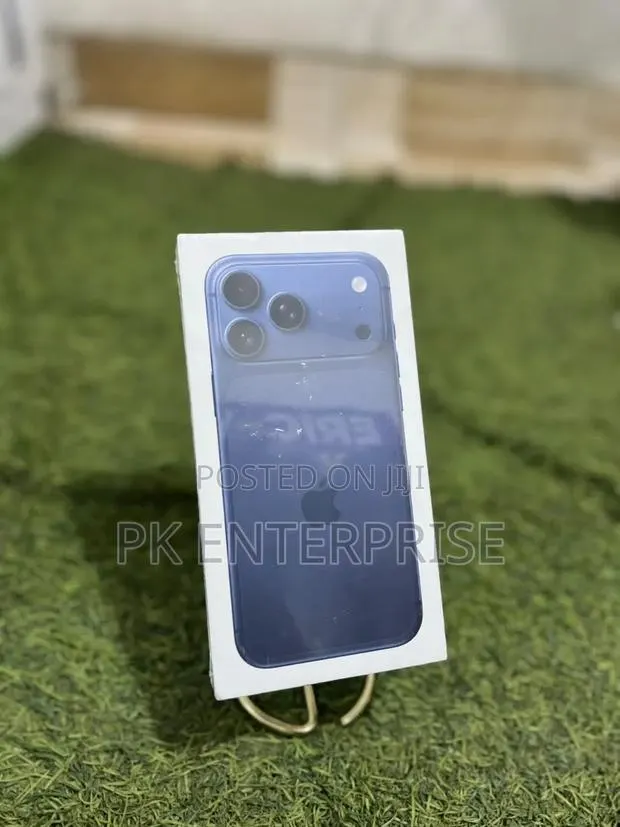 New Apple iPhone 17 Pro Max 256 GB Blue · Photo 1