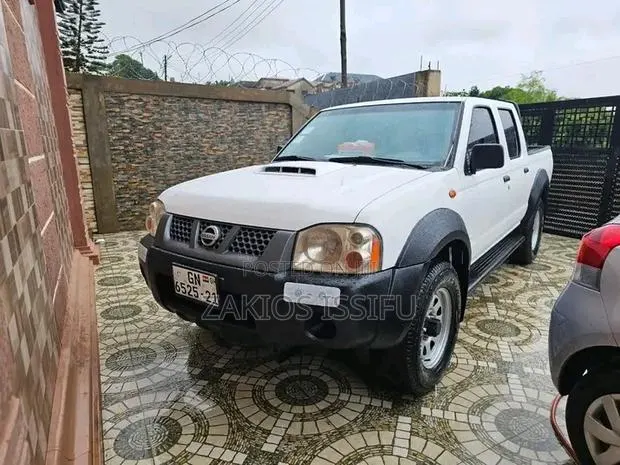 Nissan Hardbody 2021 White · Photo 1