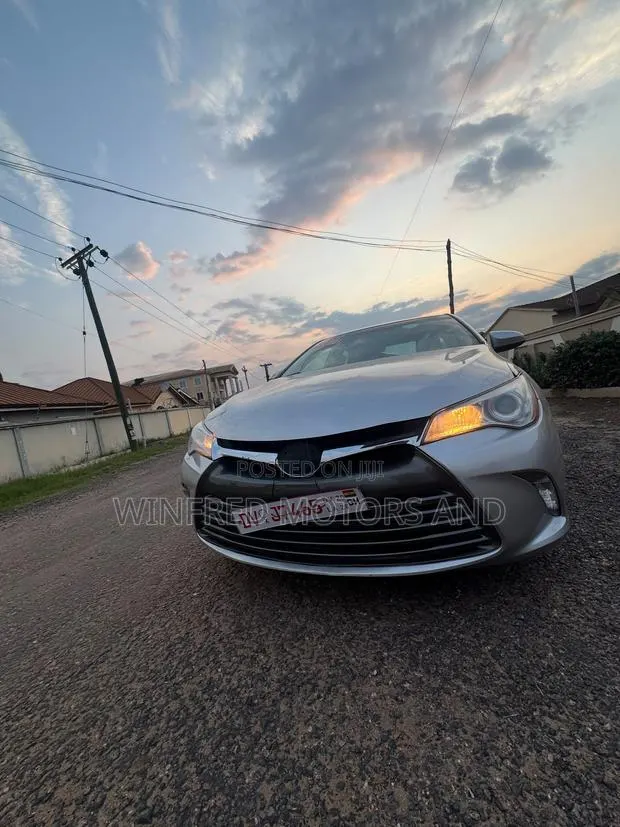 Toyota Camry LE 4dr Sedan (2.5L 4cyl 6A) 2015 Gray · Photo 1