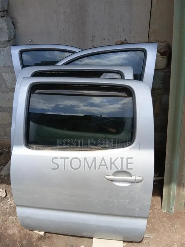 Toyota Tacoma Door Set · Photo 1