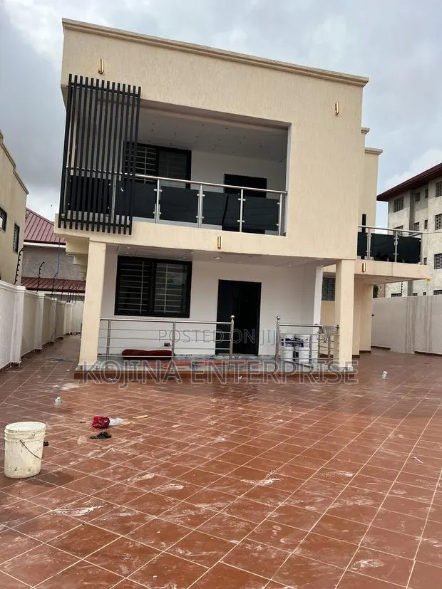 4bdrm Townhouse/Terrace in Daban New Site, Kumasi Metropolitan for sale · Photo 1