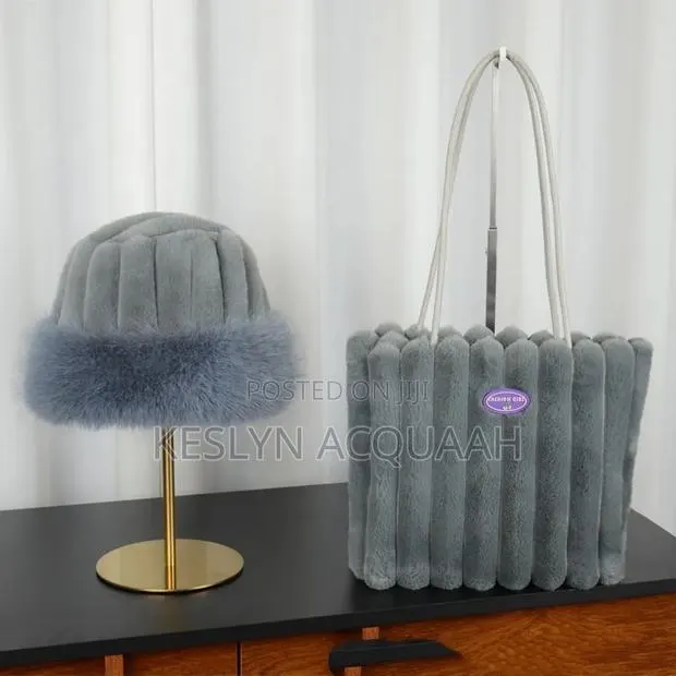 Faux 2 In1 Ladies Bag and Cap SKU: T178818 · Photo 1