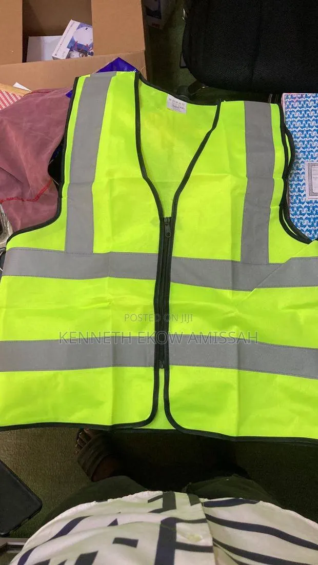 Safety Zip Vest · Photo 1