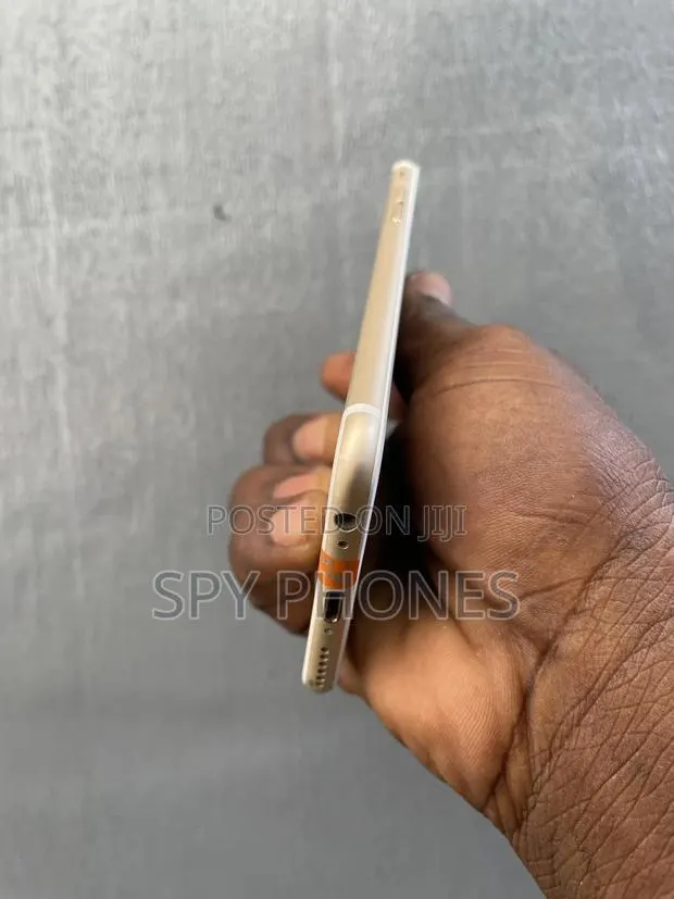 Apple iPhone 6 64 GB Gold · Photo 3