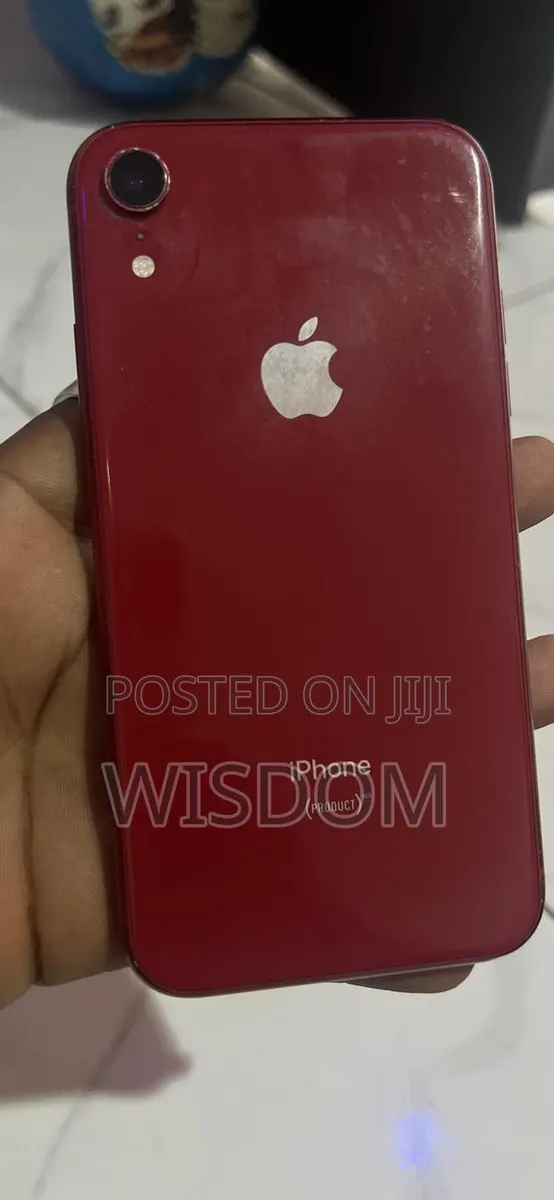 Apple iPhone XR 64 GB Red · Photo 1