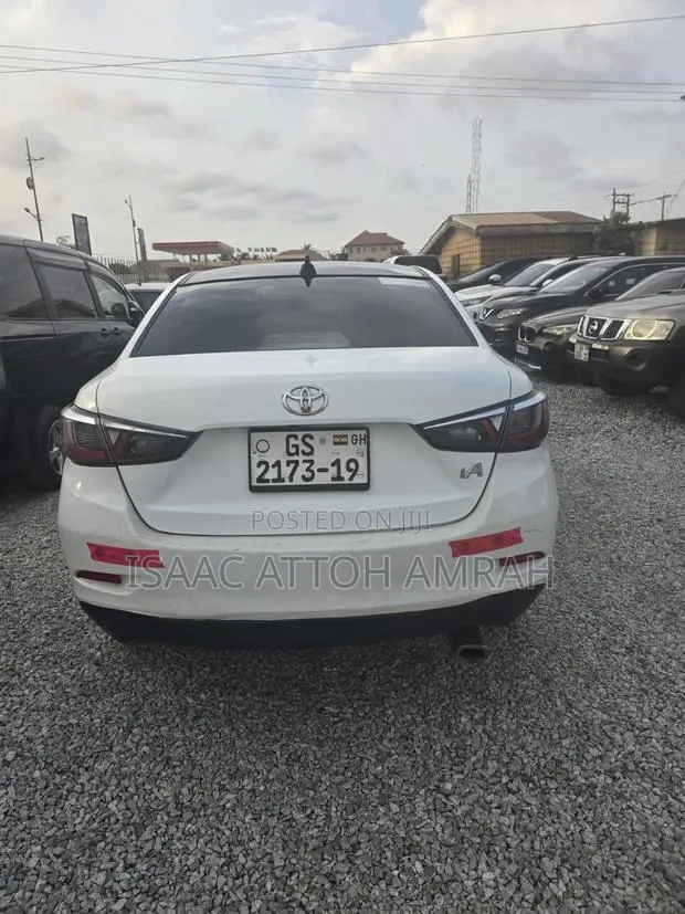 Toyota Yaris LE Hatchback 3dr 2017 White · Photo 1