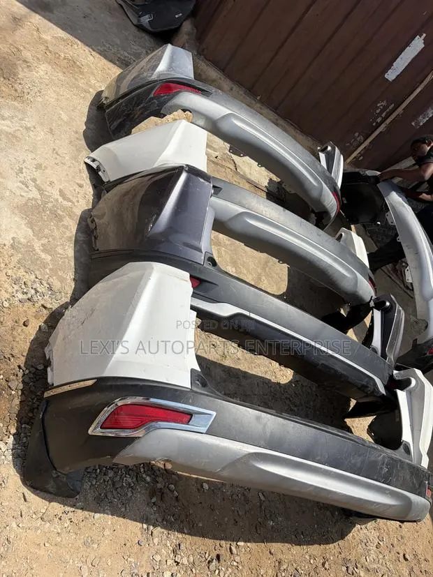 Honda CRV 2018,2019,2020,2021,2022 Rear Bumper/Back Bumper Available · Photo 1