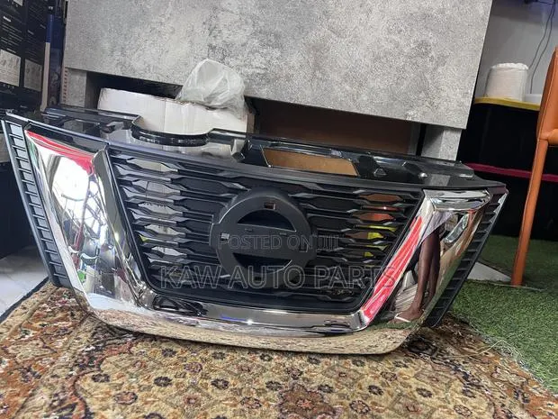 2017,2018,2019 Front Grille for Nissan Rogue · Photo 1