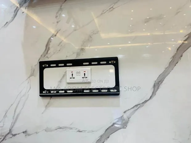 Flat Fixed Wall Mount Black 32-65” · Photo 1