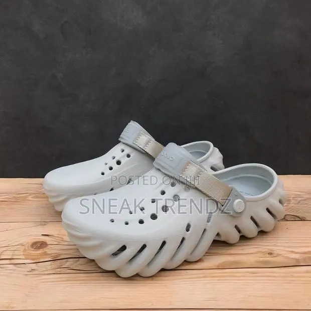 Crocs Echo Clogs Black and Grey · Photo 1
