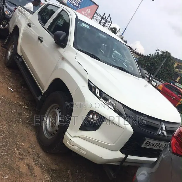 Mitsubishi L200 2023 White · Photo 1