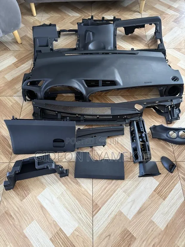 Toyota Vitz Dashboard 2011 to 2013 · Photo 1