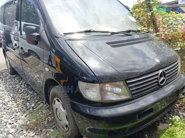 Mercedes-Benz Vito 2010 Black · Photo 1
