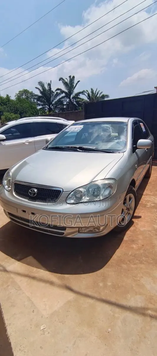 Toyota Corolla 2006 Silver · Photo 1