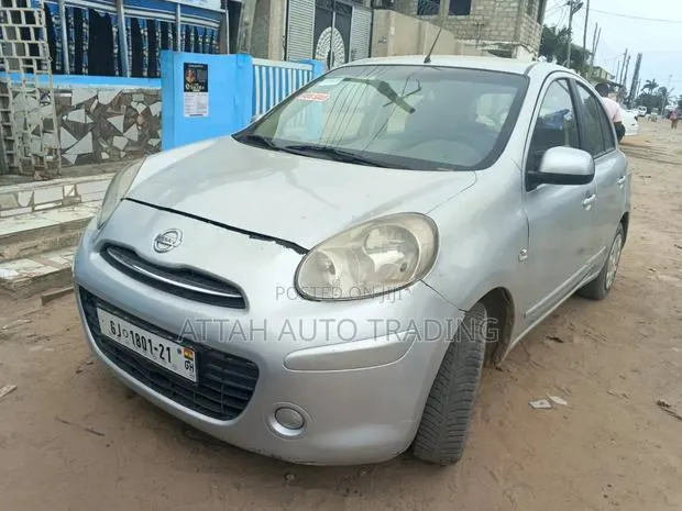 Nissan Micra 2000 Silver · Photo 1