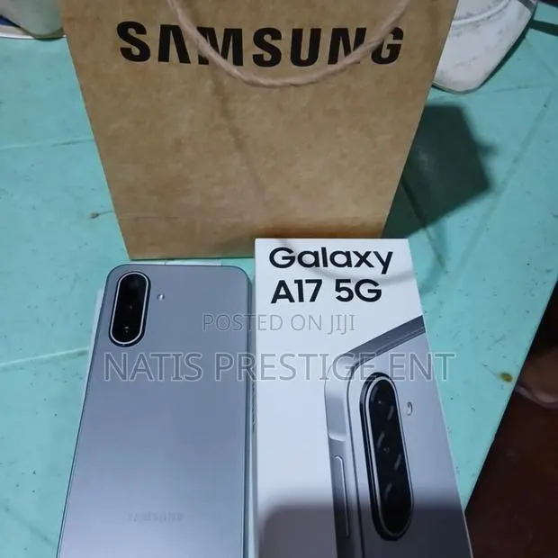 New Samsung Galaxy A17 5G 128 GB Silver · Photo 1