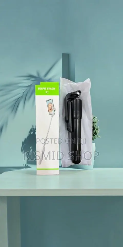 R1 Universal Smartphone Selfie Stick for Photos Video · Photo 1