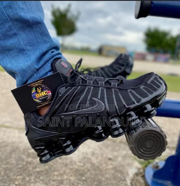 Nike Shox Sneakers · Photo 1