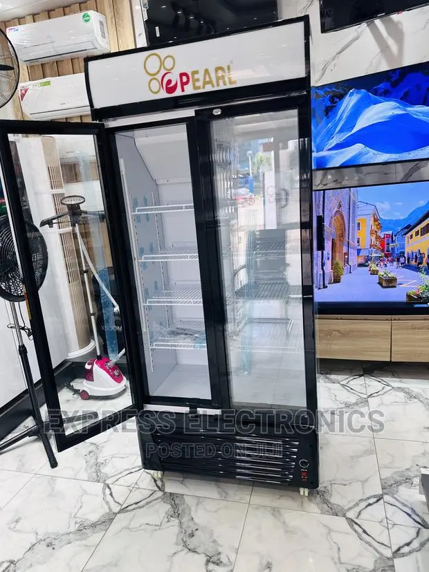 Adjustable Shelves PVC 622-2b. Pearl Display Fridge · Photo 1